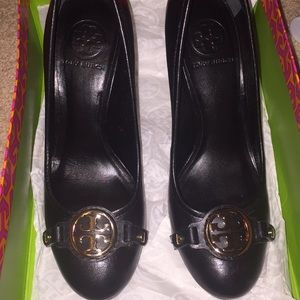 Tory Burch Calista Black Pumps